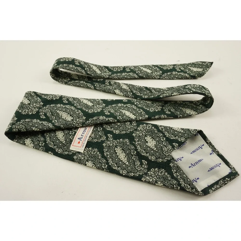Vintage 1950s Arrow Great Britain Paisley Jacquard 54